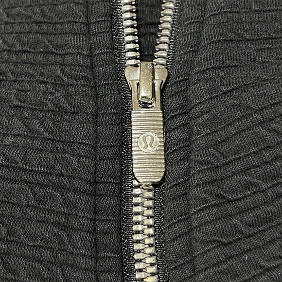Lululemon Women's Textured Pullover 1/4 Zip Black Size M/L Mock Neck Cropped - Picture 4 of 9